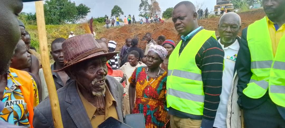 Daniel Ojigi Chidhu, a 98-year-old resident, recalled the bridge’s troubled history since the 1950s, expressing hope for a durable solution.