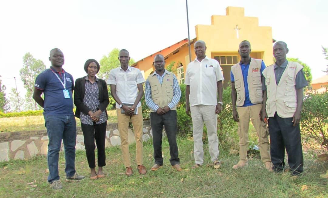 Former Minister of Energy Eng. Simon D'Ujanga ( 3rd from  right) posed with Journalists from Zombo Press Association after a press conference at his home Kaya, Paidha Sub-County recently.