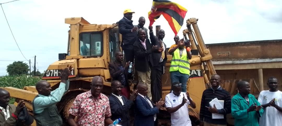 Zombo leaders Flags off the rehabilitation of the 13.9-kilometer Yamu-Ugudu-Lazebu road, traversing the parishes of Ogusi, Angol, and Pamac in Atyak Sub-County, as a component of the National Oilseeds Project (NOSP).