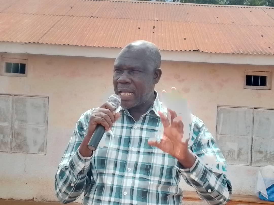 Community Development Officer Samuel Ocaki urged laborers to maintain ethical conduct and cautioned the contractor against delayed or non-payment of workers, emphasizing labor market fairness.