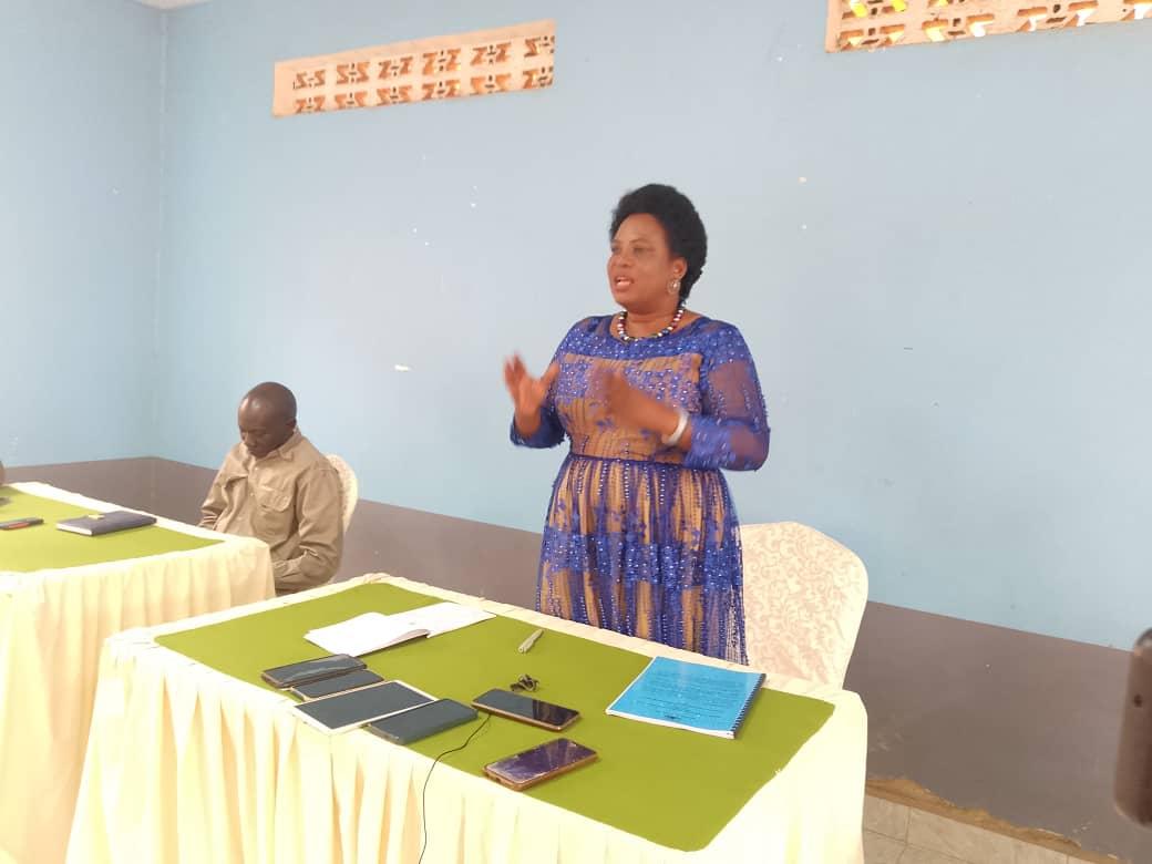 Speaking at Leosim Motel in Nebbi Municipality on Thursday 19 , June, Minister Amongi engaged Alur Kingdom officials, led by Prime Minister Opar Lawrence Angala, Deputy Executive Director Vincent Orach, and traditional chiefs.