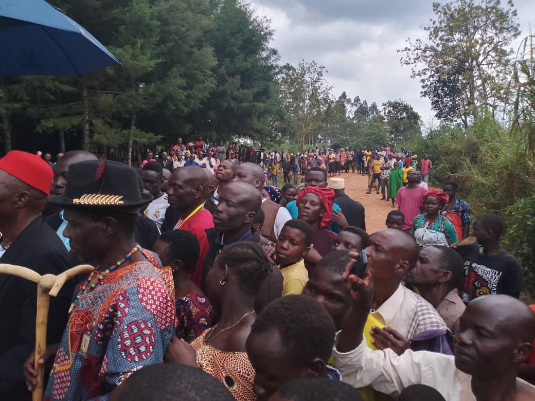 Hundreds of Alur subjects gathered to be part of the historic reconciliation.