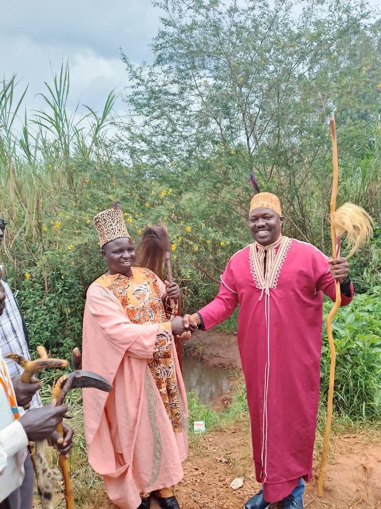 His Majesty Ubimu Phillip Rauni Ularker III, King of Alur (right), greets Rwoth Emmanuel Kermit Angia of the Paidha-Omua Chiefdom (left), marking the start of a historic reconciliation on October 24, 2025, along the Leda Riverbank in Jangokoro Sub-county, Zombo District.photo/Mike Rwothomio