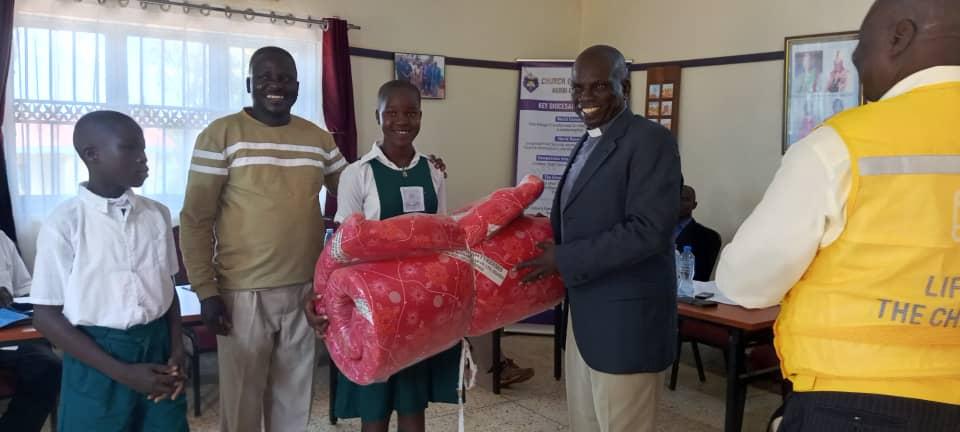 The best performers receive their gifts from Diocesan officials.