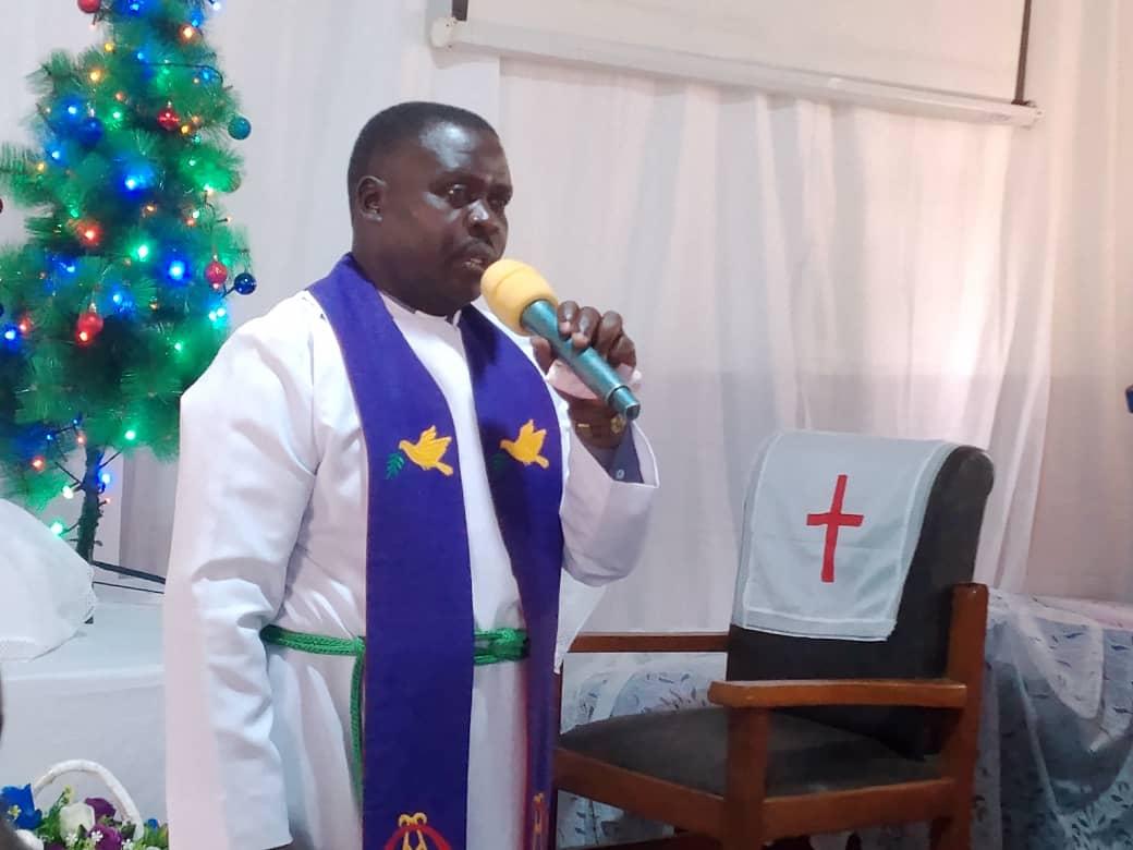 Rev Isaac Rwothomio, the outgoing Parish Priest of Paidha town Parish Church of Uganda, Goli Central Archdeaconry Nebbi Diocese, bids farewell to believers at St Paul church of Uganda Mvungu, on December 28, 2025.