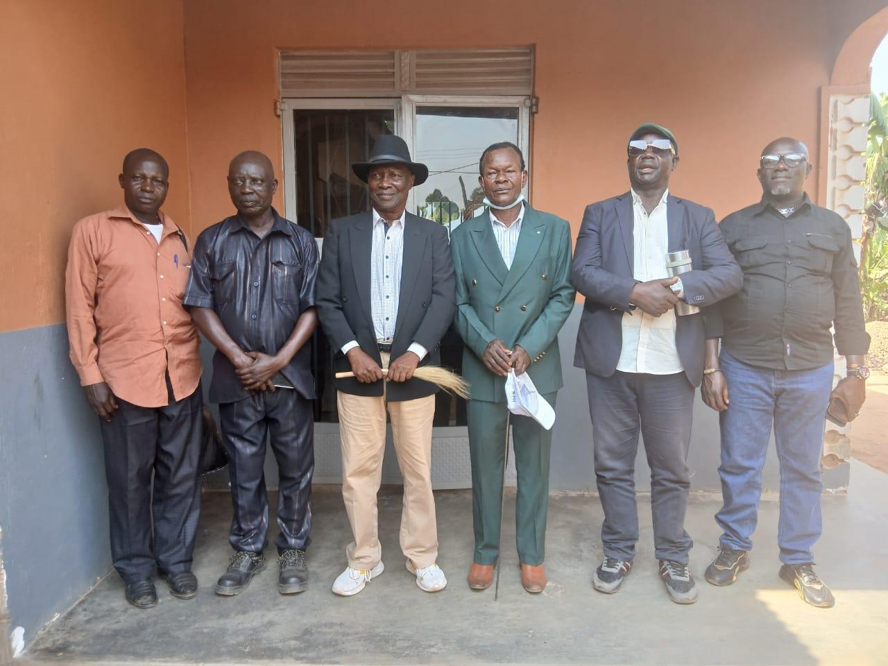 The delegation posed for a group photo with prime minister Alur Kingdom.