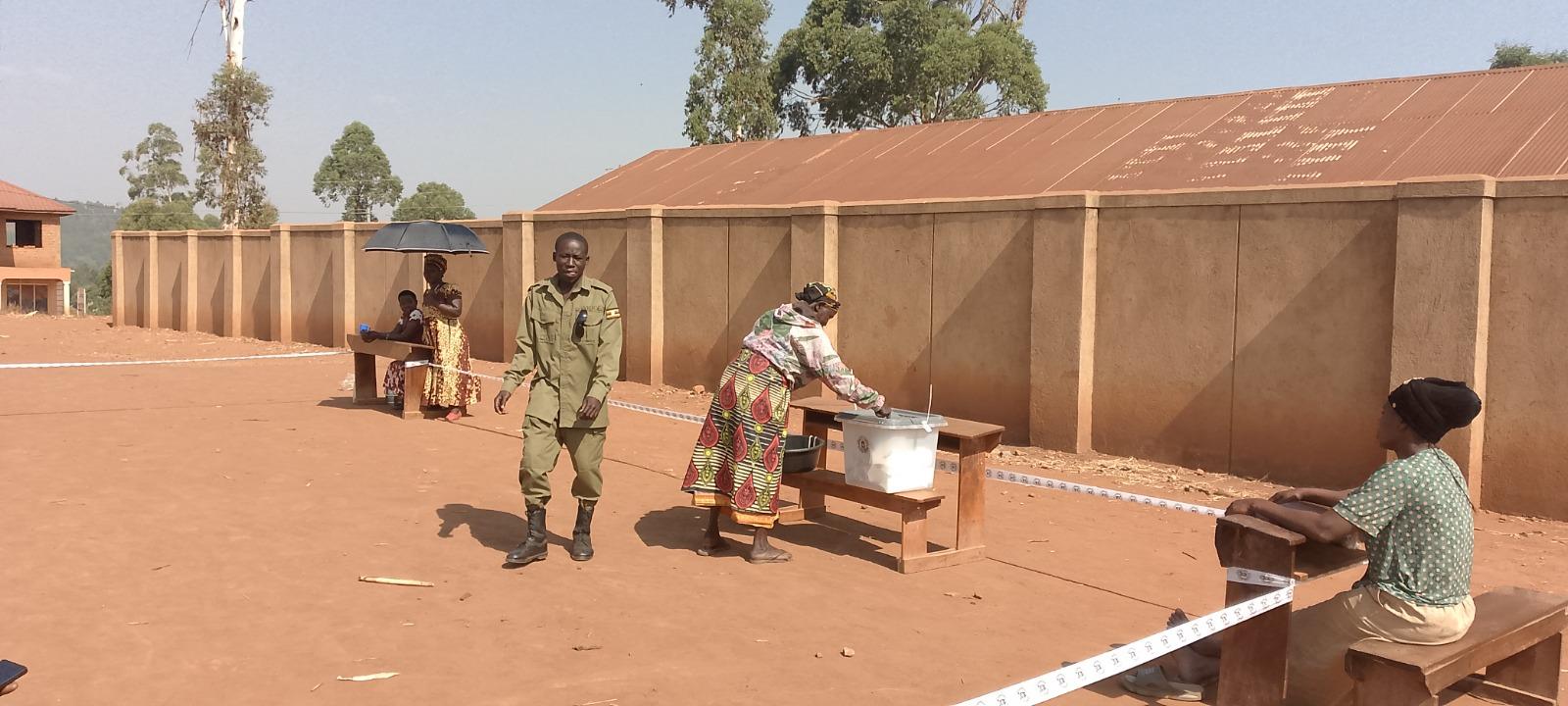 A woman cast vote at Uturgan Girls Primary school polling station in Paidha town council, Zombo district this morning. Pghoto by Alx Pithua