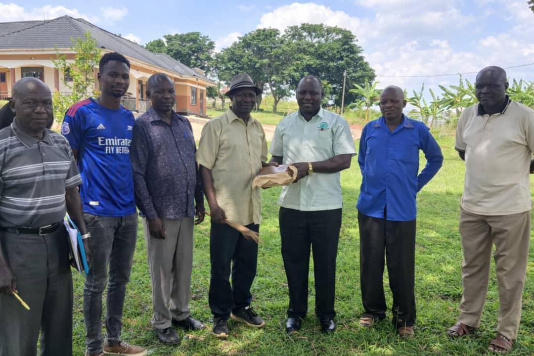 Alur Kingdom Officials led by Prime Minister ( Jadipu) posed For a photo with NDA public relations officer Fred Kabuye at the Kingdom's Palace on Tuesday.