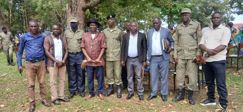 Jadipu Prince Lawrence Opar Angala (holding the fly-whisk) and Zombo DPC SSP Job Mutengeki (middle) pose for a group photo with Police officers and LC 1 Chairmen/veterans after a sensitization outreach dialogue meeting on security, held today, Friday 17th April 2026, at Atyak Sub-county Headquarters.