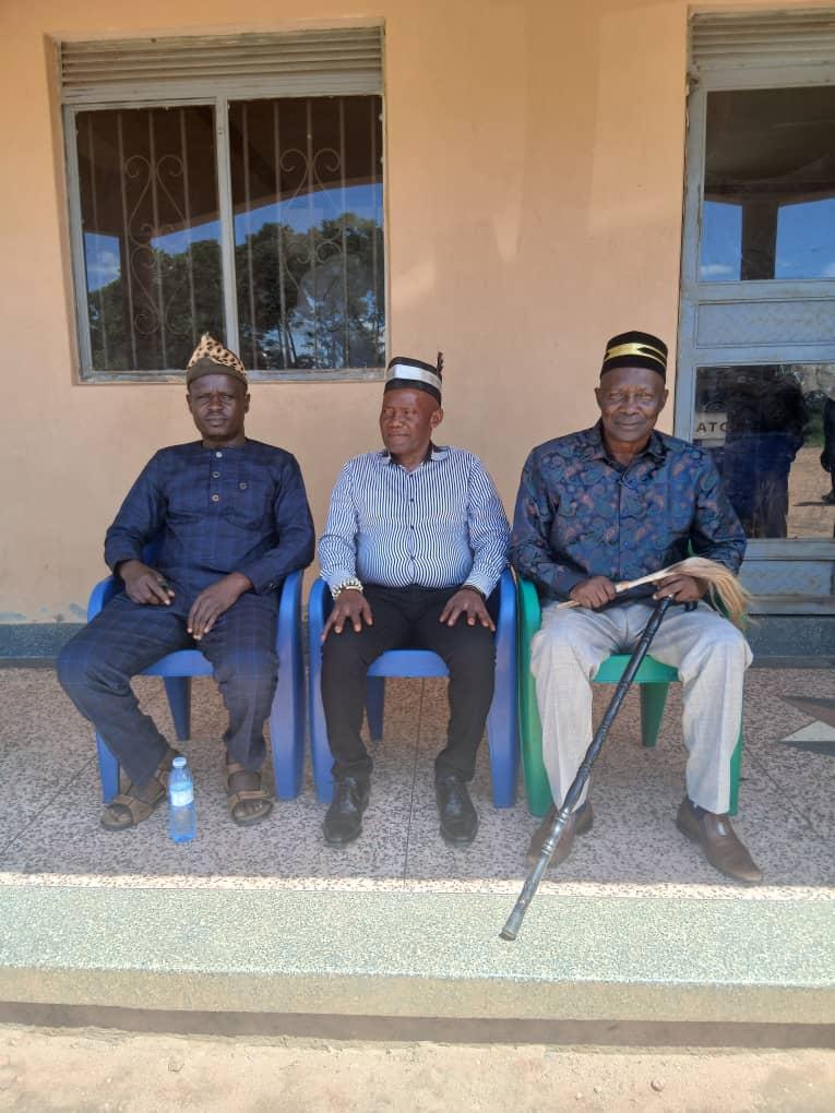 The Ker Alur Prime Minister (Jadipu) Prince Lawrence Opar Angala (right) poses for photo with Rwoth Defalaise Okia Songa lll (centre)of Alur D'juganda from the DRC and Rwoth Oyaki Jalukungu Rashid (left) of Warr-Offaka chiefdom and Coordinator of Ker Alur Affairs with Alur D'juganda after the meeting.