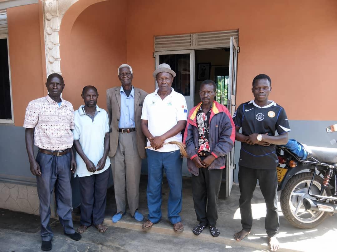 The Prime Minister (Jadipu), Prince Lawrence Opar Angala (standing at the centre in a white T-shirt), Thursday, received Oryeda Ibrahim (third left), the Jago Kaal of Pakia Jupa Yonju Kwai Keeno in Zombo Town Council, who presented Okello Michael (second right), a complainant in a longstanding land dispute with his neighbour, Fabiano Wathum.