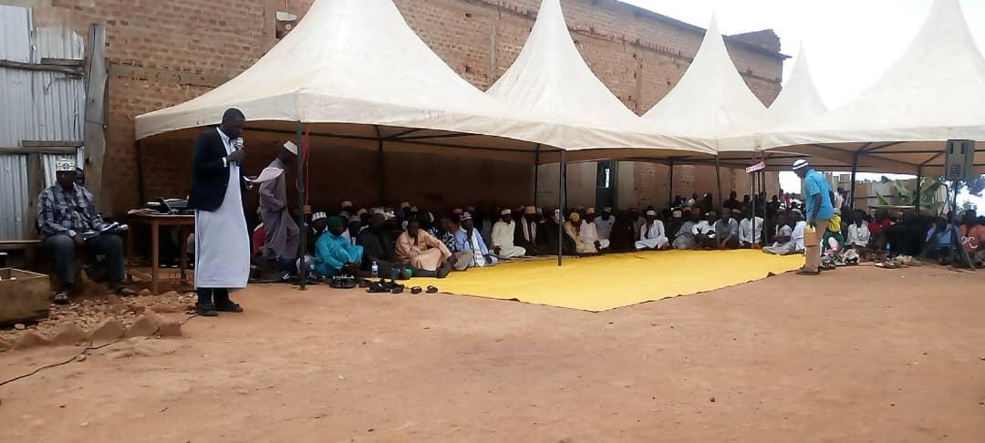 Hundreds Eulogize Zombo Sheikh as He Is Laid to Rest