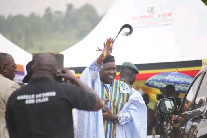 Alur king His Majesty Ubimu Phillip Rauni Ularker III waves to his subjects.