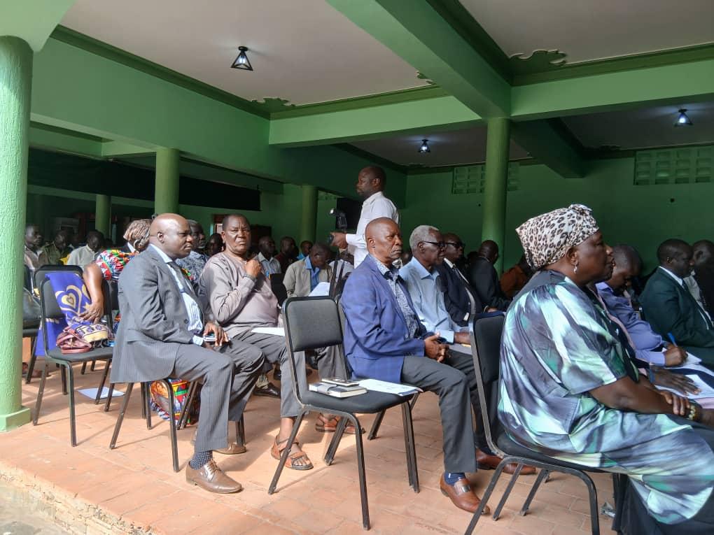 Prime Minister Alur Kingdom ( middle) and other participants during the engagement.