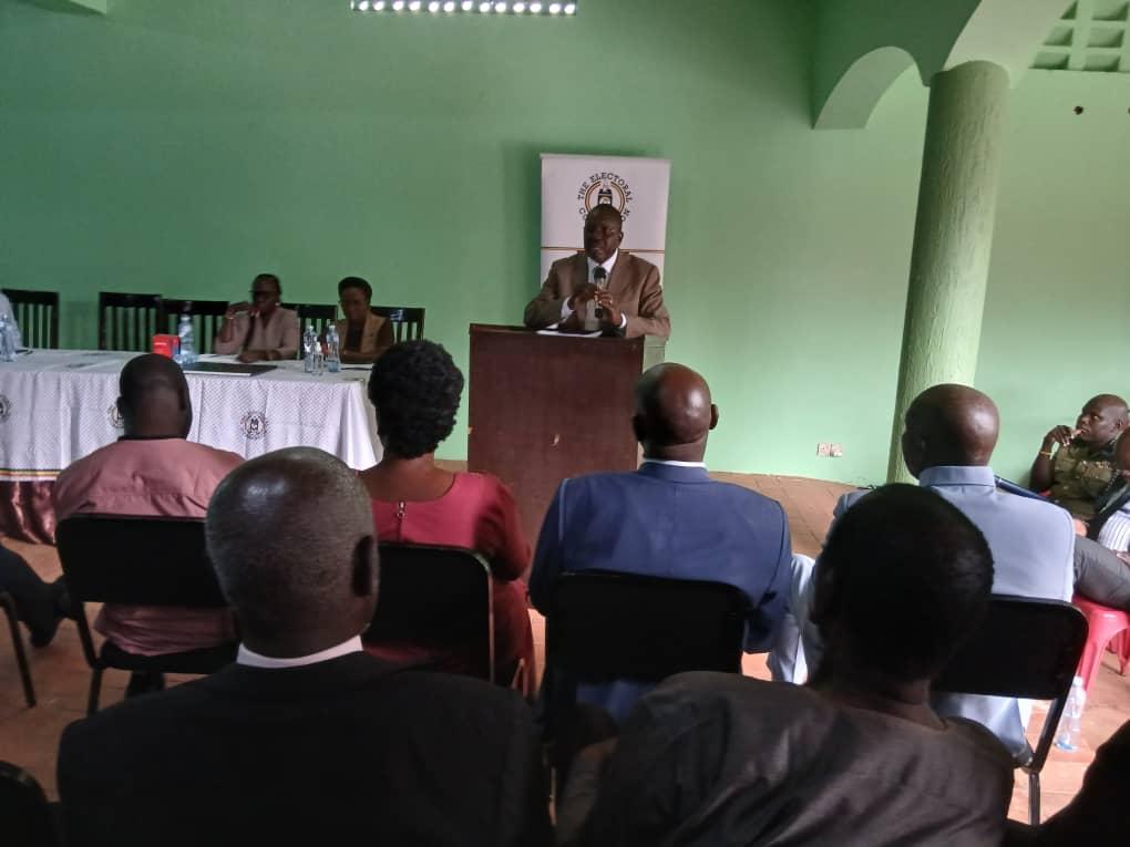 Prime Minister Alur Kingdom ( middle) and other participants during the engagement.