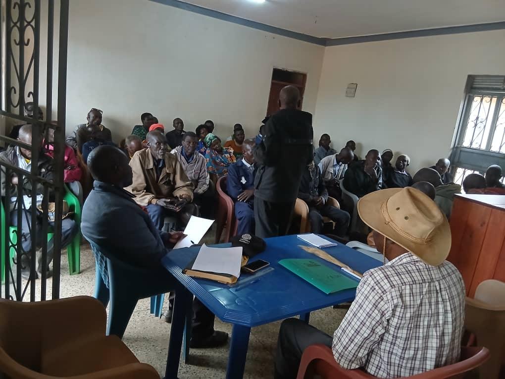 The mediation meeting in progress at Kingston Guest House in Yamo Trading Centre with the Alur Kingdom Prime Minister (Jadipu) seated  front right with a hat being assisted by the Chairman of Atyak Royal Council, John Uluba (front left).