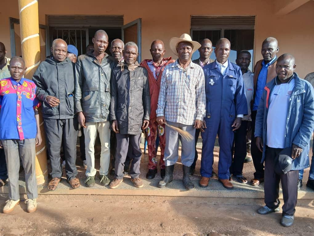 Jakernga Alex (in blue overall suit) from Jangokoro Subcounty who appealed to Alur Kingdom to revisit the earlier decision to allow for a new mediation of the dispute posed with the Prime Minister (Jadipu) Prince Lawrence Opar Angala (centre holding fly-whisk) flanked by his cousins at Kingston Guest House after the meeting.