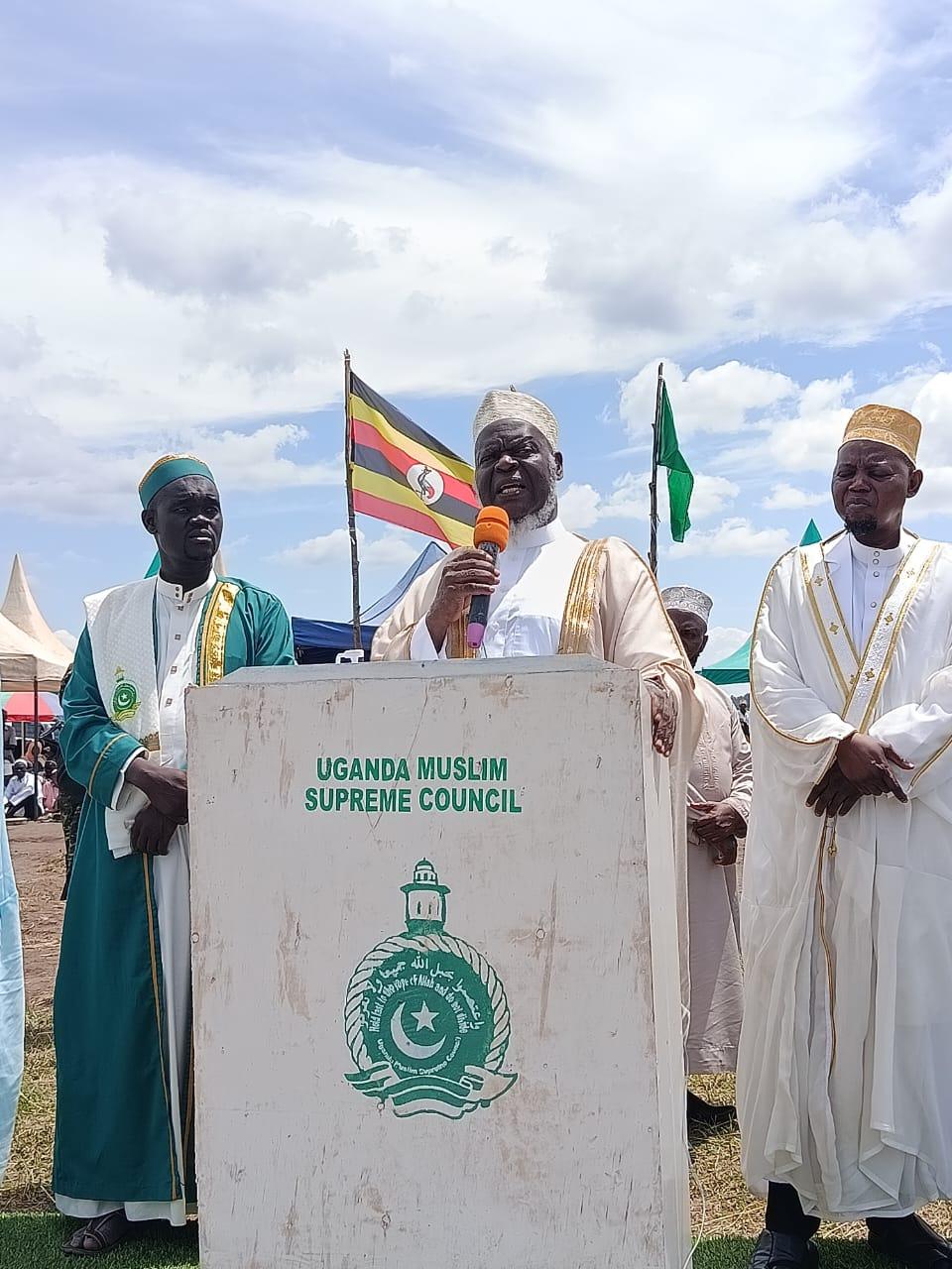 New District Kadhi Abdu Aziz Kassim Amin makes a speech